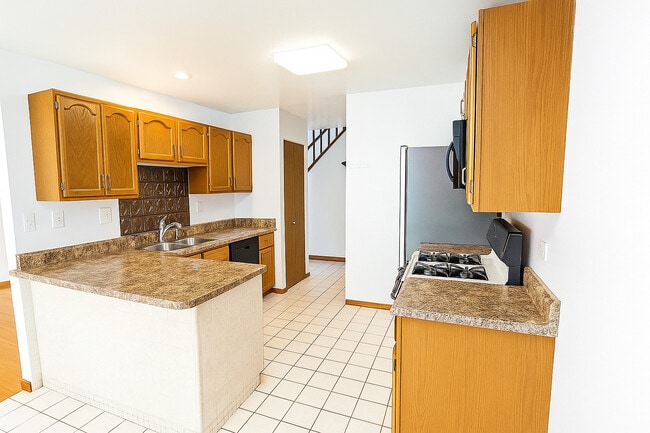1071 Bedford Dr in Carol Stream, IL - Building Photo - Building Photo