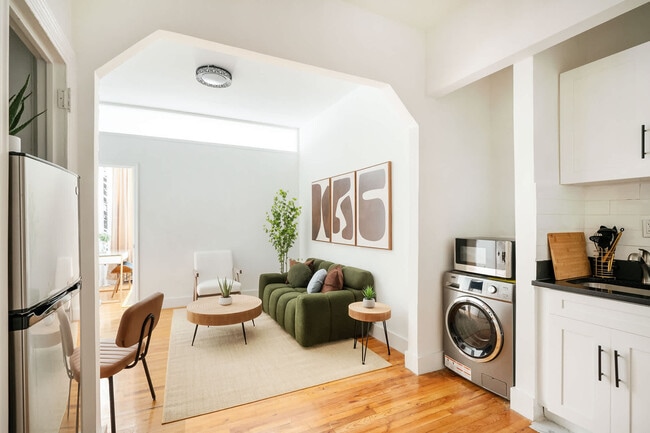 444 W 48th St