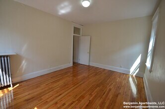 1310 Commonwealth Ave, Unit 17 in Boston, MA - Building Photo - Building Photo
