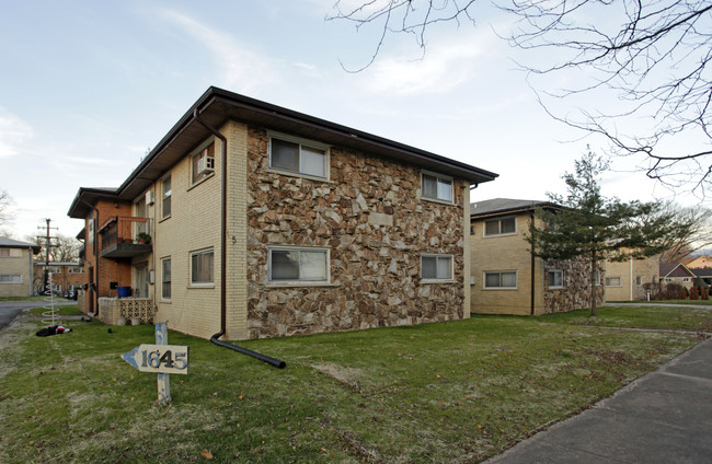 1-13 Scotdale Rd in La Grange Park, IL - Foto de edificio - Building Photo