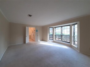 5922 Foresthaven Dr in Houston, TX - Building Photo - Building Photo