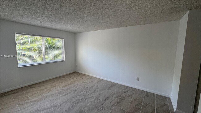7732 Camino Real in Miami, FL - Building Photo - Building Photo