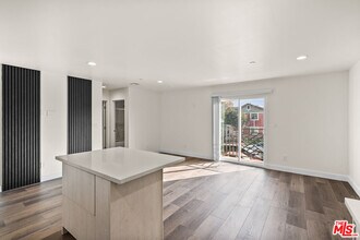 2525 Hauser Blvd in Los Angeles, CA - Building Photo - Building Photo