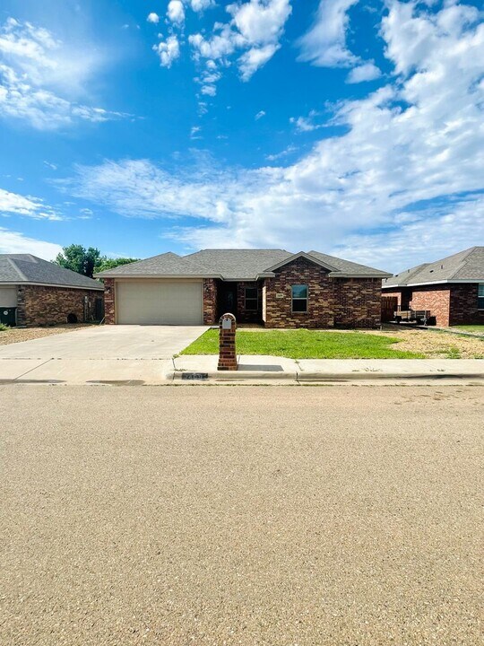 2409 Flagstone Dr in Clovis, NM - Building Photo