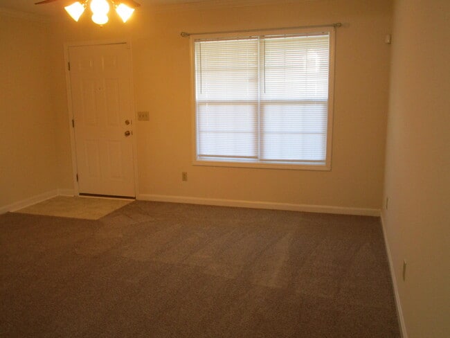 2010 Essex Dr in Sumter, SC - Building Photo - Building Photo