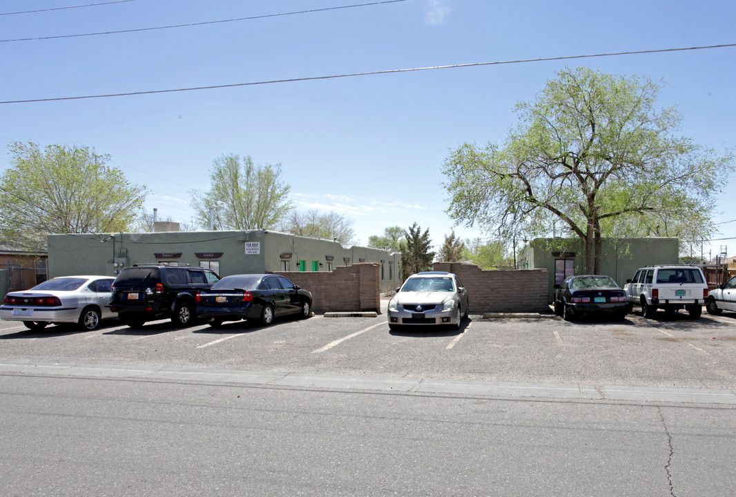 Monkbridge Gardens in Albuquerque, NM - Building Photo