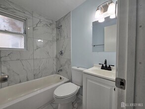 107 E Cliff Rd in Woodbridge Township, NJ - Building Photo - Building Photo