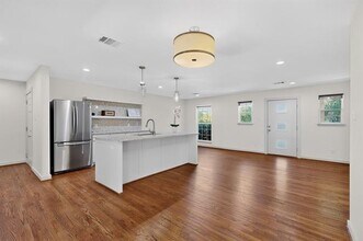 10314 Baronne Cir in Dallas, TX - Building Photo - Building Photo