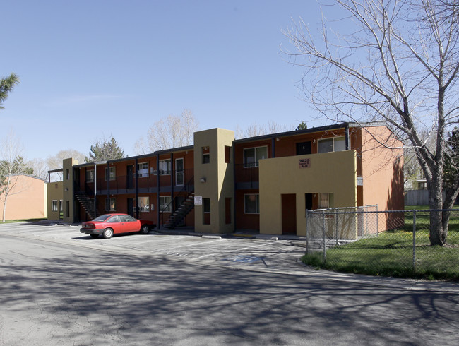 Community Garden Apartments in Reno, NV - Building Photo - Building Photo