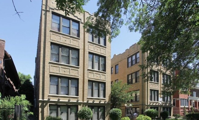 property at 1024 E Hyde Park Blvd
