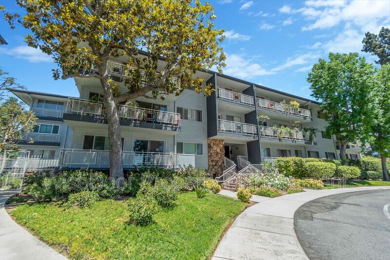 12035 Beverly Blvd in Whittier, CA - Building Photo
