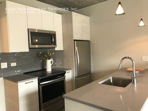 2407 W Eastwood Ave-Unit -2407-505 in Chicago, IL - Building Photo - Building Photo