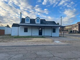 1129 W 14th St in Portales, NM - Building Photo