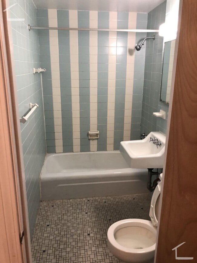 1316 Commonwealth Ave in Boston, MA - Building Photo - Building Photo