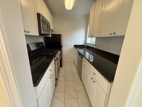 105 Longwood Ave, Unit 72-6 in Brookline, MA - Building Photo - Building Photo