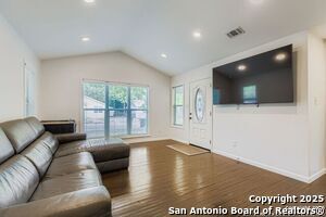 969 N Liberty Ave in New Braunfels, TX - Building Photo