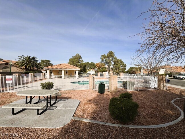 property at 86 Quiet Desert Ln