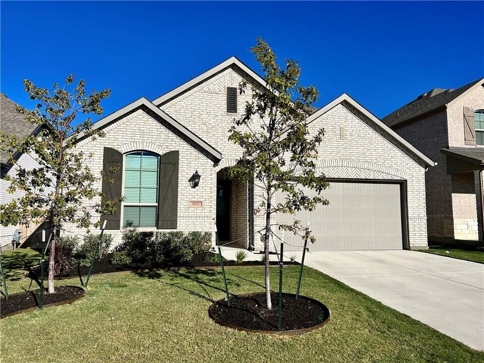 6152 Teodoro Bend in Round Rock, TX - Foto de edificio