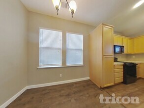 5518 Savage Ave in Riverbank, CA - Foto de edificio - Building Photo