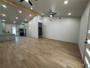 318 Warehouse Rd in Victoria, TX - Building Photo - Building Photo