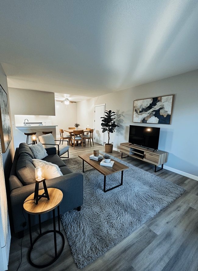 Villa Park in Van Nuys, CA - Building Photo - Building Photo