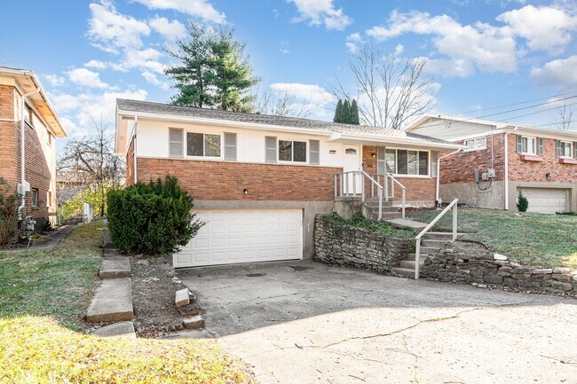 7884 Greenland Pl in Cincinnati, OH - Building Photo - Building Photo