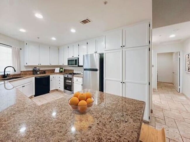 1089 Normandy Hill Ln in Encinitas, CA - Foto de edificio - Building Photo