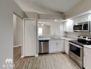 2451 Townsquare Dr in Jacksonville, FL - Building Photo - Building Photo