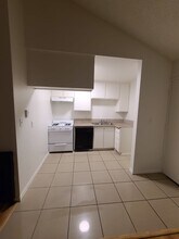 20954 Bryant St, Unit 18 in Los Angeles, CA - Foto de edificio - Building Photo