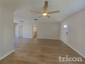 10887 111th Pl N in Largo, FL - Building Photo - Building Photo