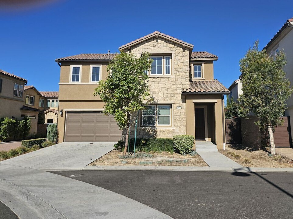 20841 Acorn Cir in Los Angeles, CA - Building Photo