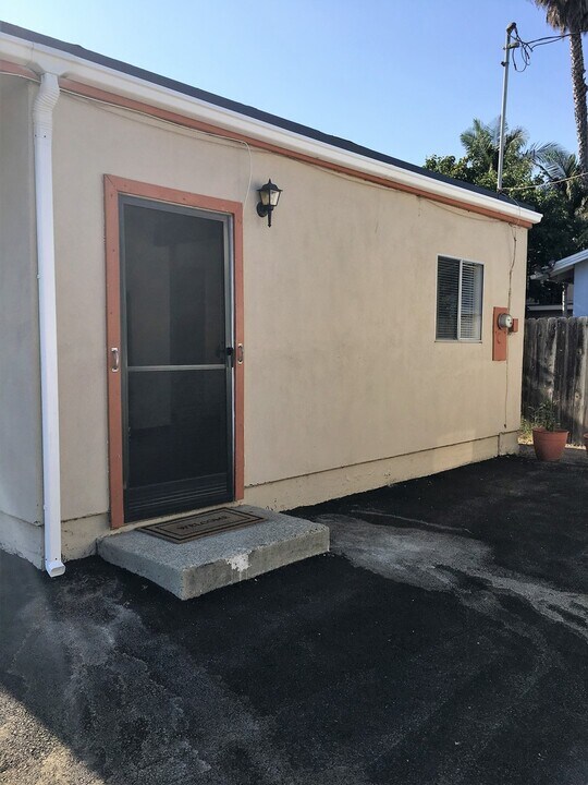 27 Magnolia Ave in Goleta, CA - Building Photo