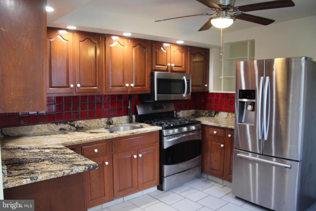 204 Maple St in Conshohocken, PA - Building Photo
