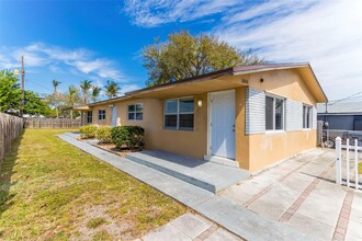 5841 Lincoln St in Hollywood, FL - Building Photo - Building Photo