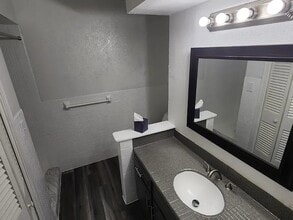 2508 Ridgmar Blvd, Unit Regency 1 Bedroom in Fort Worth, TX - Building Photo - Building Photo