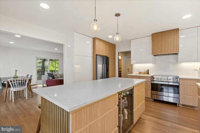 9411 Fernwood Rd in Bethesda, MD - Building Photo - Building Photo