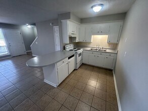 1013-B Leaphart St in West Columbia, SC - Building Photo - Building Photo