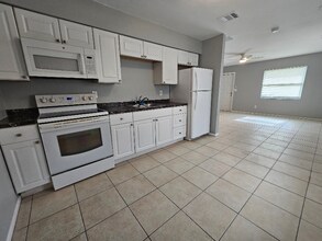 5923 12th St W in Bradenton, FL - Building Photo - Building Photo