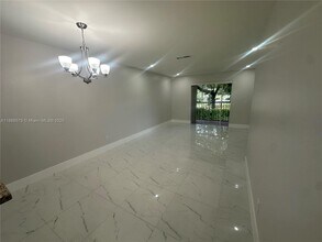 10353 NW 8th St in Pembroke Pines, FL - Building Photo - Building Photo