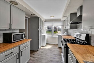 4098 Bailey Ave in Buffalo, NY - Building Photo - Building Photo