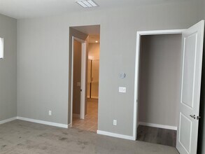 598 Sandpiper Run Ln in Henderson, NV - Building Photo - Building Photo