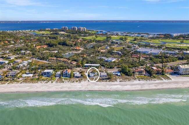 2823 Gulf of Mexico Dr in Longboat Key, FL - Foto de edificio - Building Photo