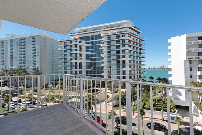 6801 Indian Creek Dr in Miami Beach, FL - Foto de edificio - Building Photo