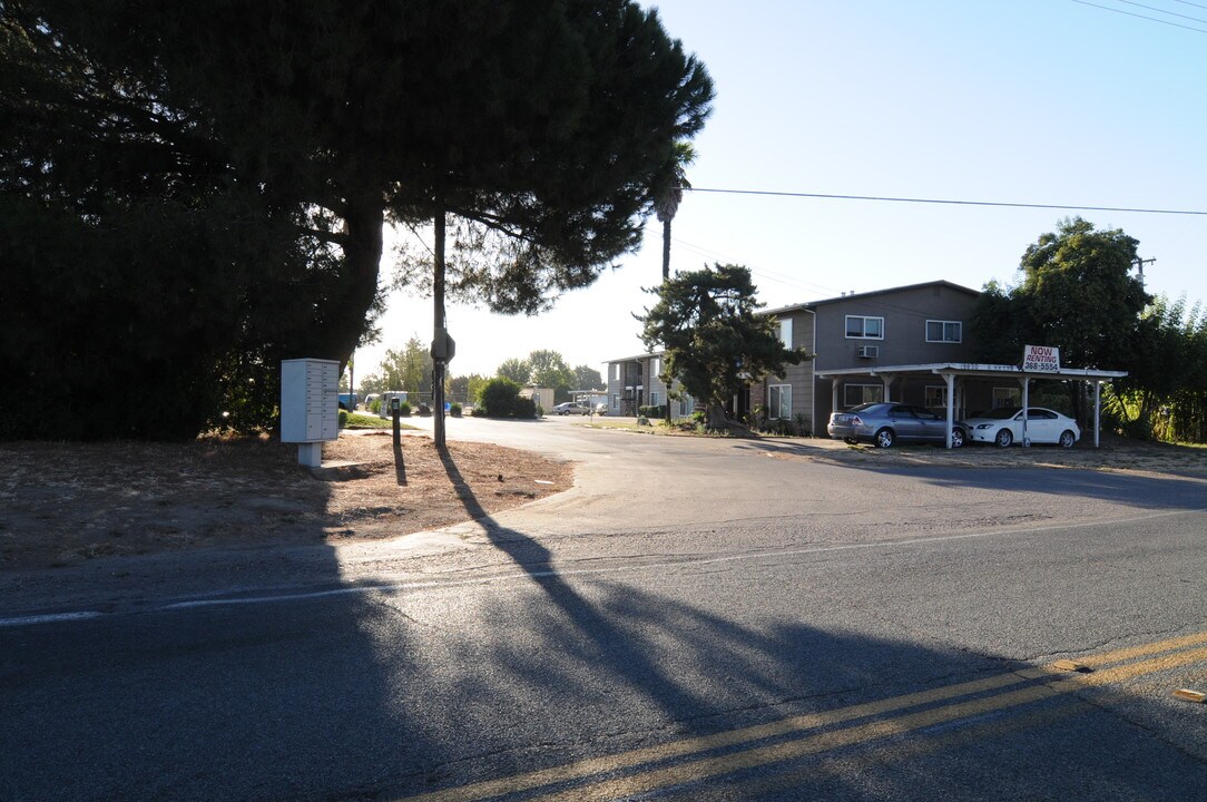 19810 N Highway 99 in Acampo, CA - Building Photo