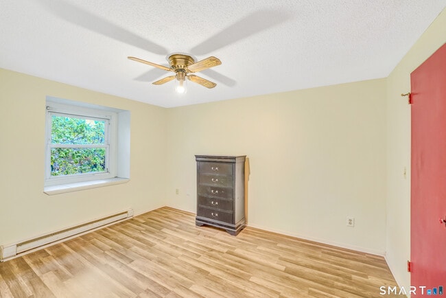 364 Colonial Ave in Waterbury, CT - Building Photo - Building Photo