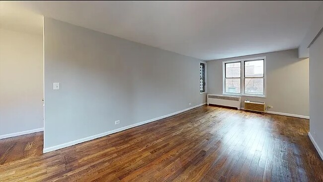 340 E 58th St in New York, NY - Building Photo - Building Photo