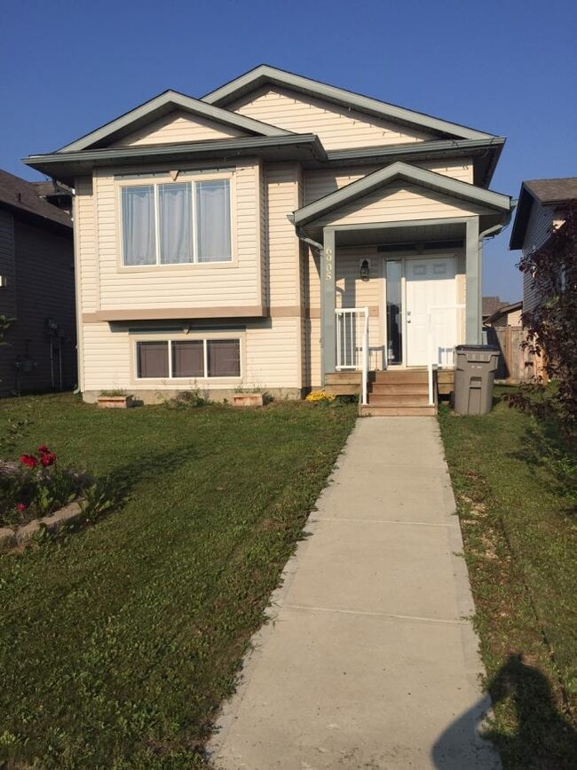property at 6905-6114 114 St