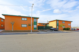 Mountain View Apartments in North Las Vegas, NV - Building Photo - Building Photo