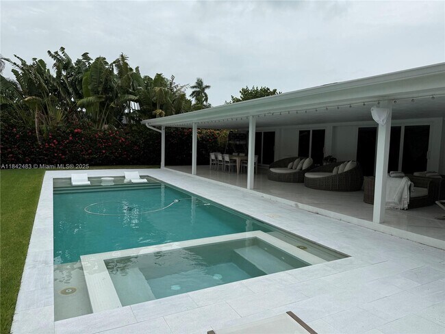 1001 Diplomat Pkwy in Hallandale Beach, FL - Building Photo - Building Photo