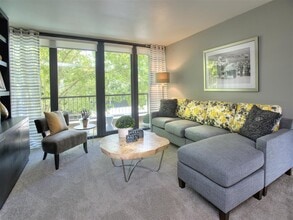 Harrison Tower Apartment Homes in Portland, OR - Foto de edificio - Building Photo